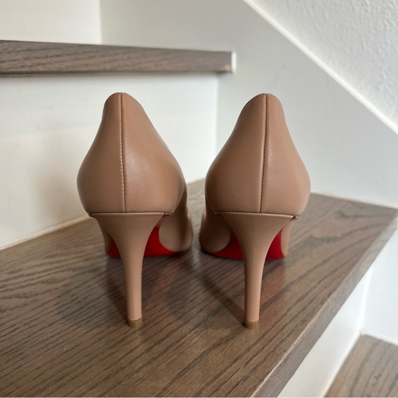 NWOB Christian Louboutin Apostrophy Pointy Toe Pump in Beige, Size 39 / 9 - Picture 6 of 8